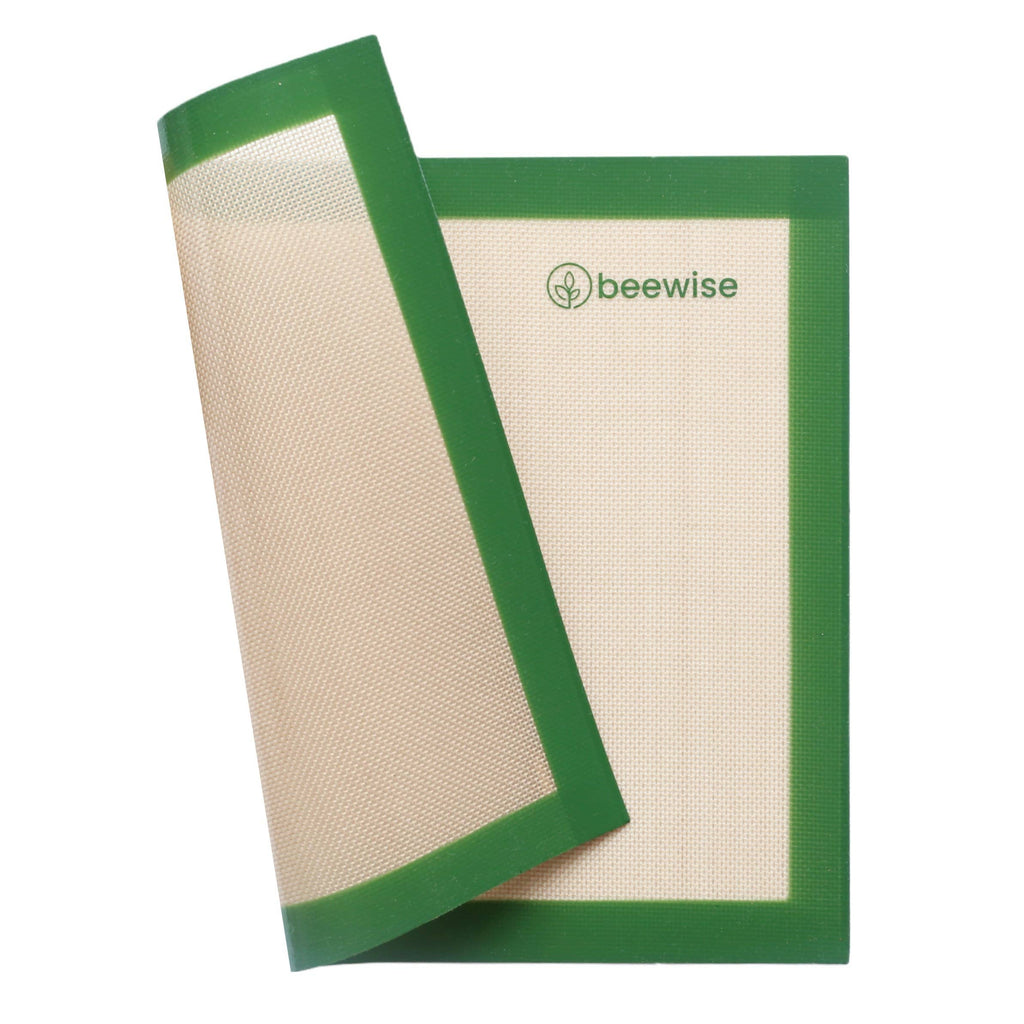 Leafera - Two silicone baking mats with green edges and 'beewise' branding on a white background.